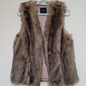 Dynamite faux fur vest, size medium, brown.